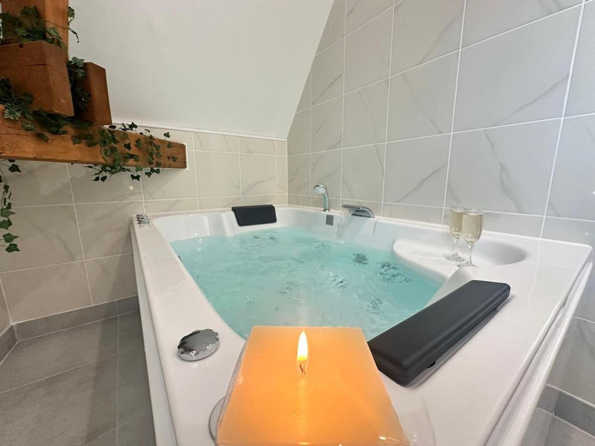 S Bayleved'Air Duplex Vue Chateau, Balneo Et Sauna Sedan Εξωτερικό φωτογραφία